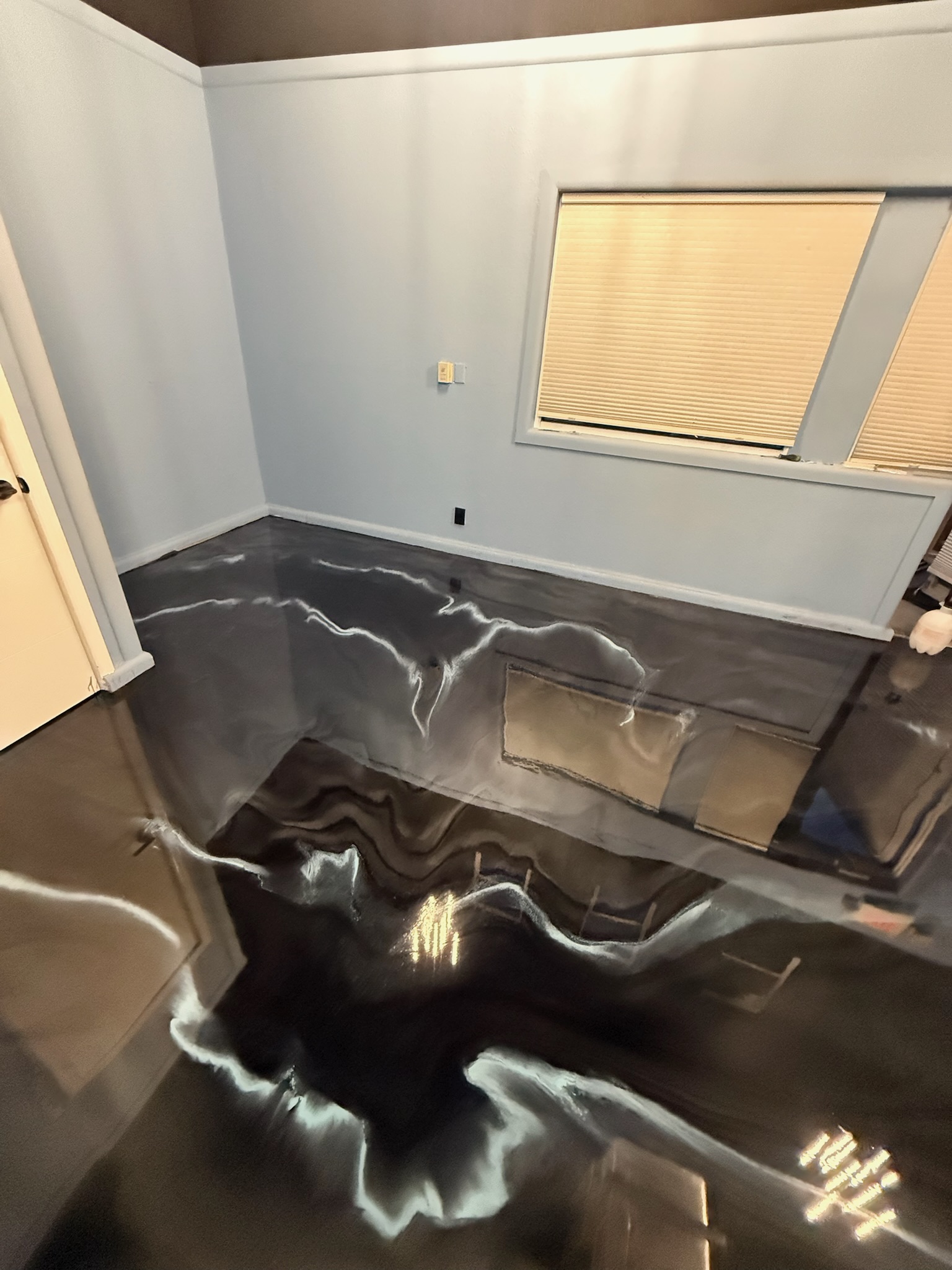 High-gloss metallic epoxy