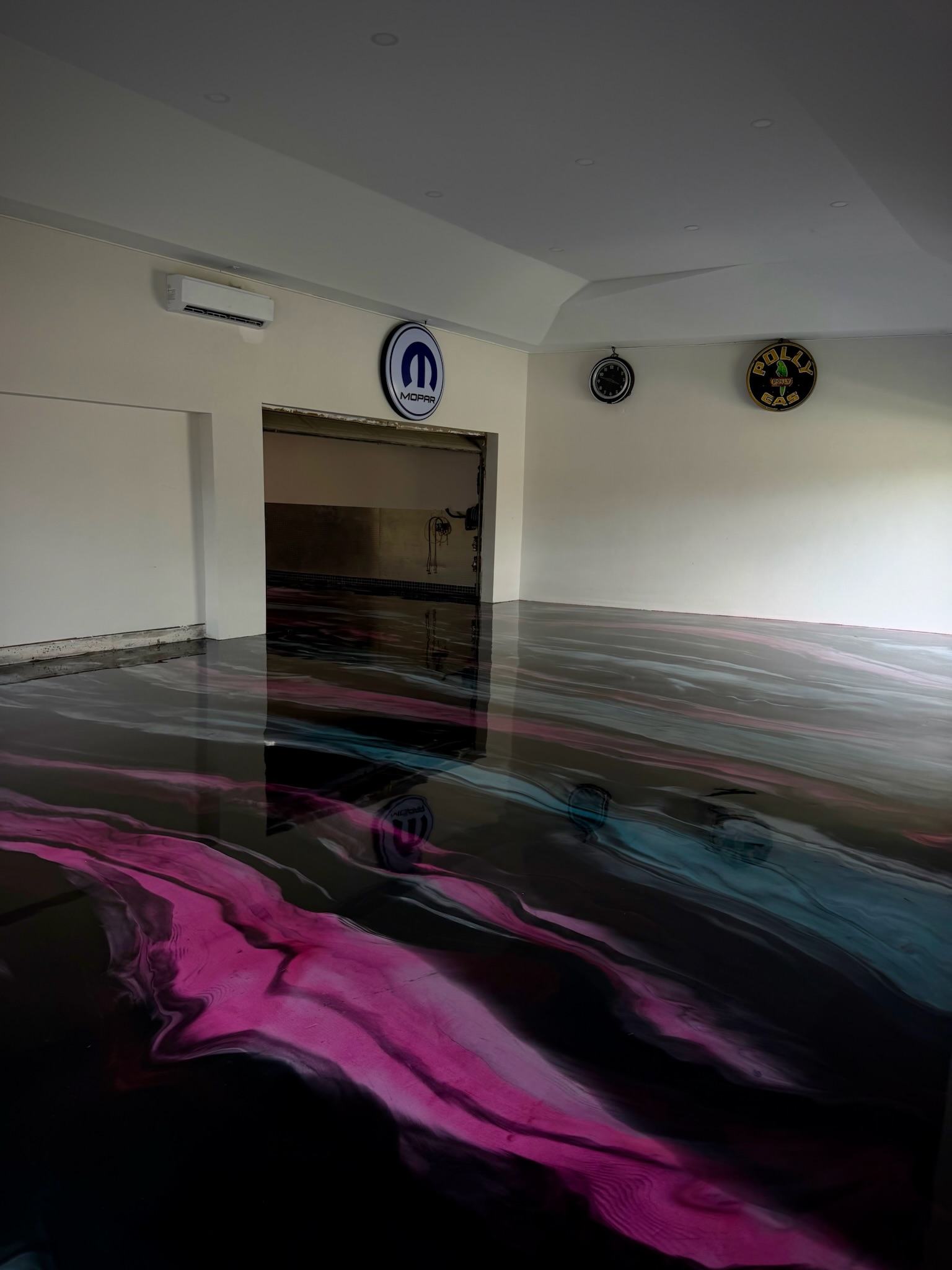 Residential epoxy floor